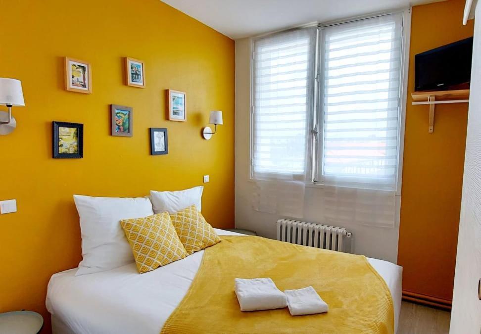 Hotel La Croisette & Restaurant Bistrot Gantier En Centre Ville รัวย็อง ภายนอก รูปภาพ
