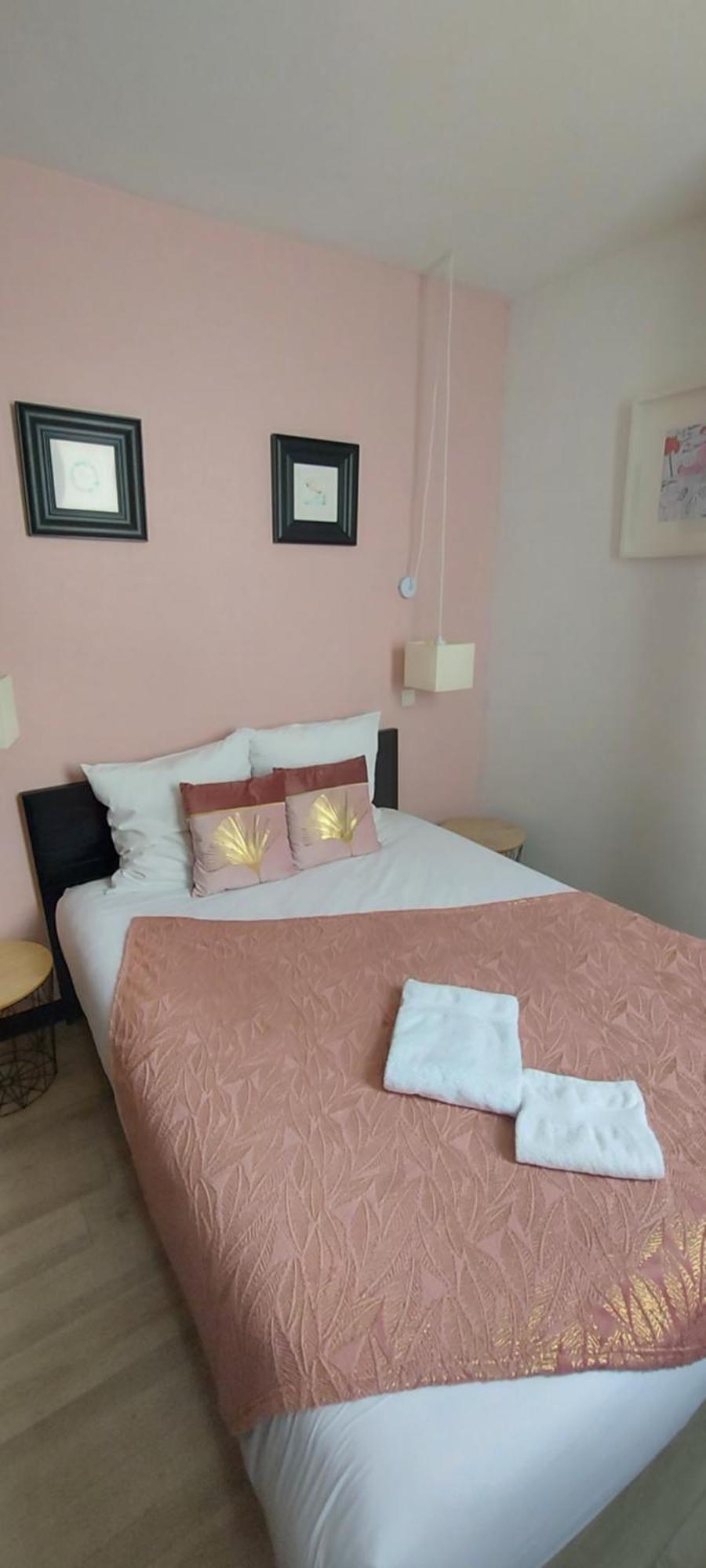 Hotel La Croisette & Restaurant Bistrot Gantier En Centre Ville รัวย็อง ภายนอก รูปภาพ